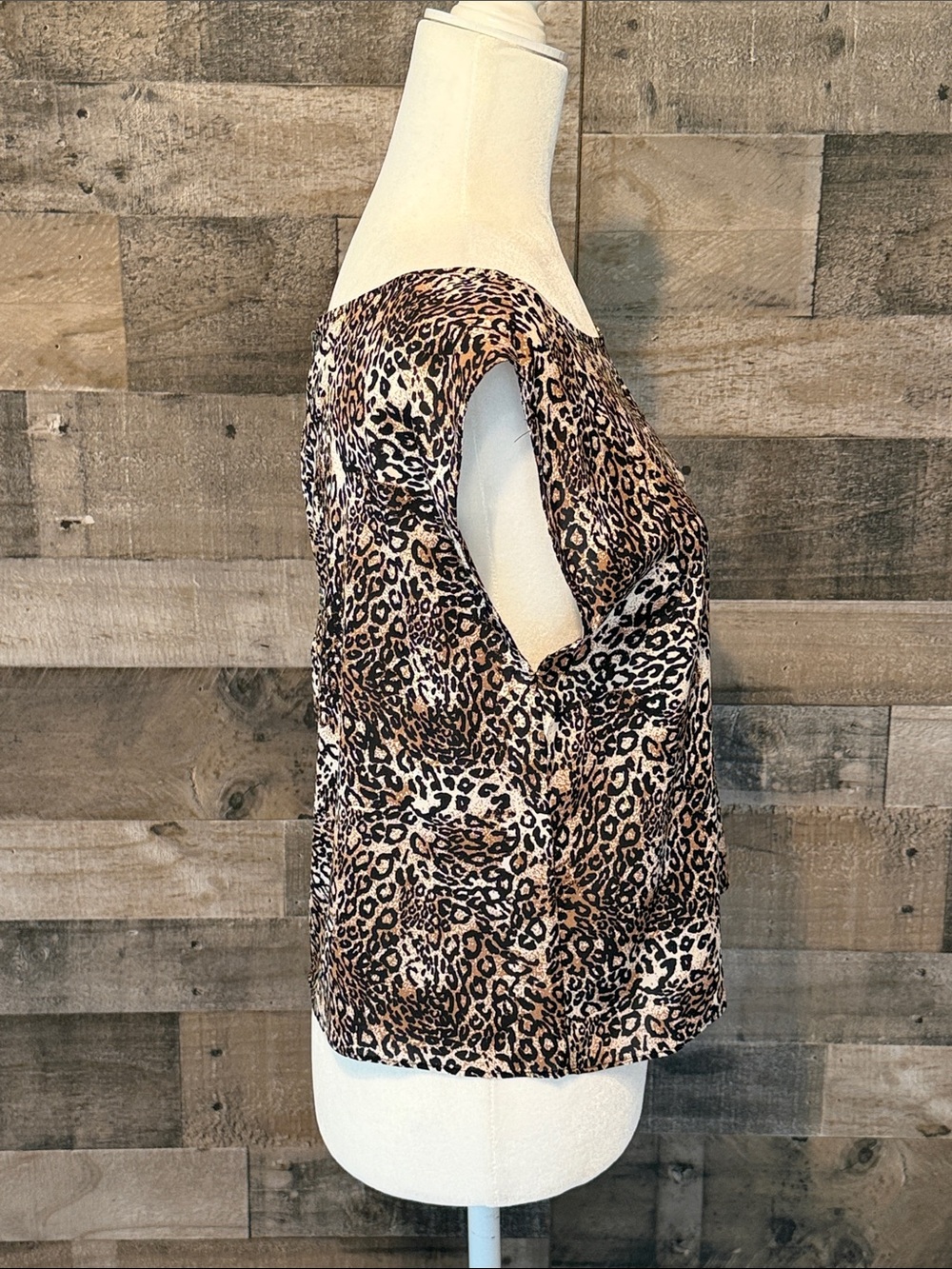 Alice + Olivia Leopard Print Top, Size M - Picture 3 of 16